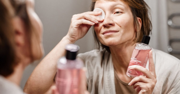 Szczęśliwa, oczyszczona skóra. Premiera naturalnego płynu micelarnego od {iossi} Szczęśliwa, oczyszczona skóra. Premiera naturalnego płynu micelarnego od {iossi}