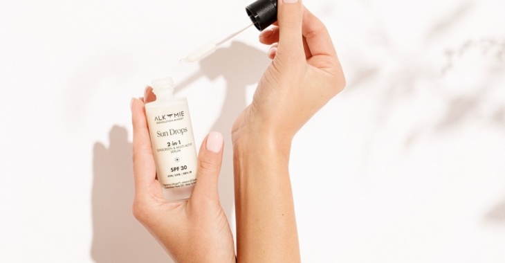 Ten produkt zapewni skórze ochronę i glow od najwcześniejszych, słonecznych dni Ten produkt zapewni skórze ochronę i glow od najwcześniejszych, słonecznych dni