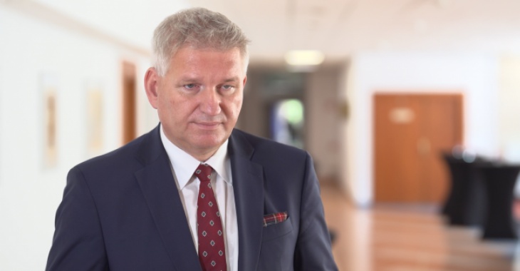 Ukraińcy mają podobne problemy związane z ochroną zdrowia, co Polacy. Problemem jest długi czas oczekiwania na wizytę i wysokie koszty leków Ukraińcy mają podobne problemy związane z ochroną zdrowia, co Polacy. Problemem jest długi czas oczekiwania na wizytę i wysokie koszty leków