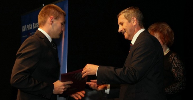 ICN Polfa Rzeszów rozdaje stypendia najlepszym studentom ICN Polfa Rzeszów rozdaje stypendia najlepszym studentom