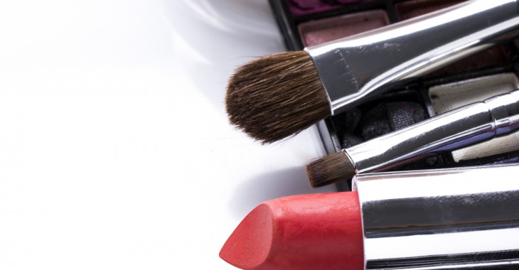 Eyeliner we flamastrze i czerwone usta! Makijaż w stylu lat 50-tych Eyeliner we flamastrze i czerwone usta! Makijaż w stylu lat 50-tych