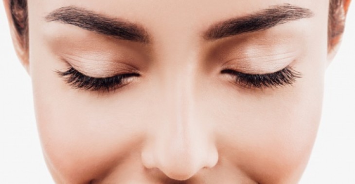 Te problemy najbardziej wpływają na wygląd skóry wokół oczu