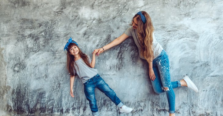 Jak bez skrępowania rozmawiać z córką o dojrzewaniu? Rusza kampania „Porozmawiajmy Mamo” Jak bez skrępowania rozmawiać z córką o dojrzewaniu? Rusza kampania „Porozmawiajmy Mamo”