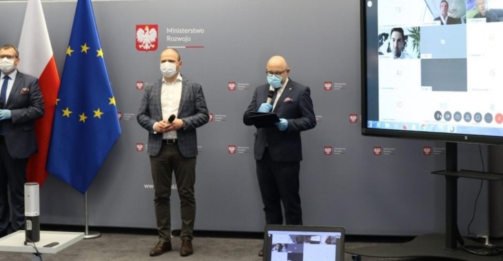 Przenieś swoją firmę do internetu! Przenieś swoją firmę do internetu!