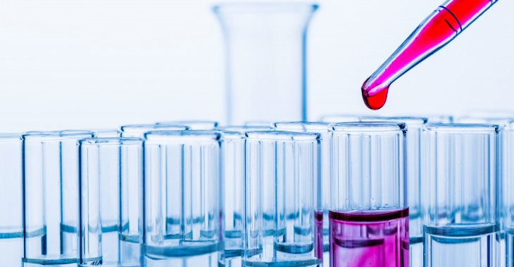 AstraZeneca i Uniwersytet w Oxfordzie ogłaszają przełomowe porozumienie dotyczące szczepionki przeciwko COVID-19 AstraZeneca i Uniwersytet w Oxfordzie ogłaszają przełomowe porozumienie dotyczące szczepionki przeciwko COVID-19