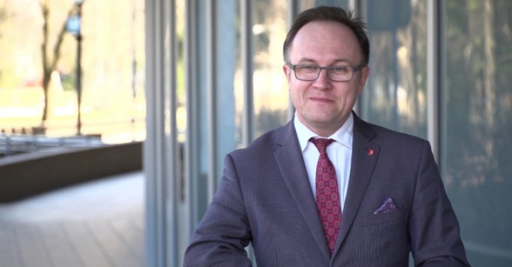 Rośnie zaufanie społeczne do farmaceutów. Zaangażowanie ich i aptek może znacząco przyspieszyć tempo szczepień, nie tylko przeciw COVID-19 Rośnie zaufanie społeczne do farmaceutów. Zaangażowanie ich i aptek może znacząco przyspieszyć tempo szczepień, nie tylko przeciw COVID-19