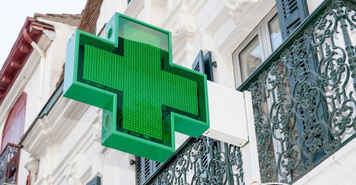 (R)ewolucja w funkcjonowaniu aptek i pracy farmaceutów!? (R)ewolucja w funkcjonowaniu aptek i pracy farmaceutów!?