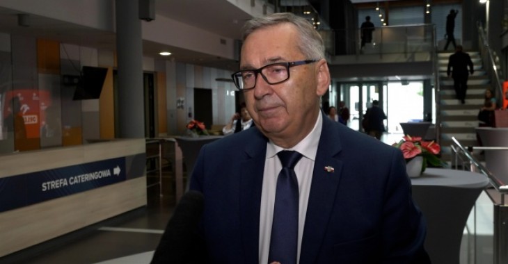 Opieka nad seniorami i osobami z niepełnosprawnościami ma być świadczona w miejscu zamieszkania. Rząd pracuje nad zmianami w funkcjonowaniu domów pomocy społecznej Opieka nad seniorami i osobami z niepełnosprawnościami ma być świadczona w miejscu zamieszkania. Rząd pracuje nad zmianami w funkcjonowaniu domów pomocy społecznej