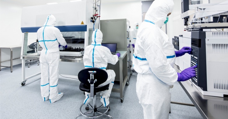 Bezpieczna praca w laboratoriach dzięki klasie bezpieczeństwa komory laminarnej